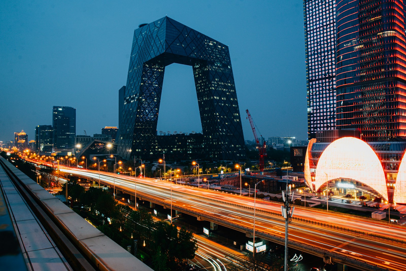 a very tall building in the middle of a city